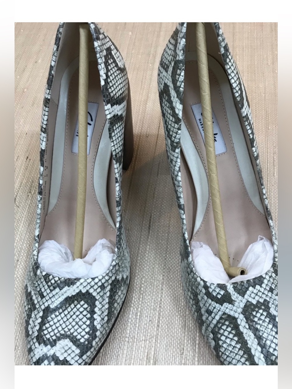 NWOT - Clark’s 9.5m Leather Snake Embossed Shoe.